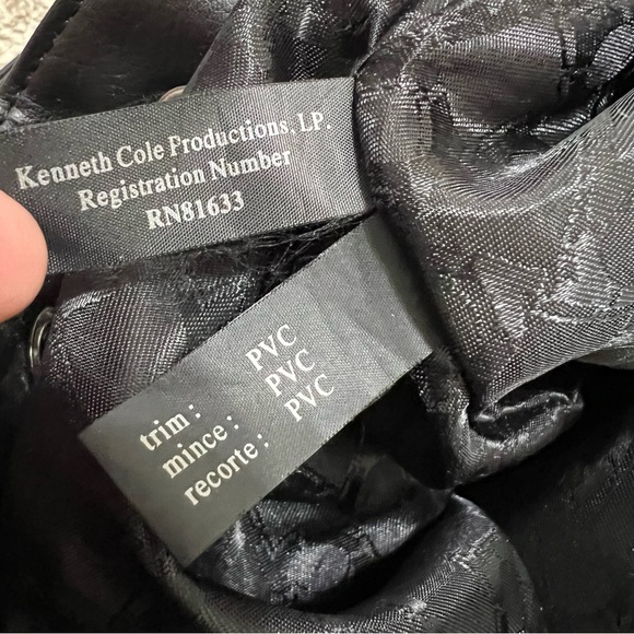 Kenneth Cole Black Leather Backpack Turnlock Buckle Details - Picture 14 of 14